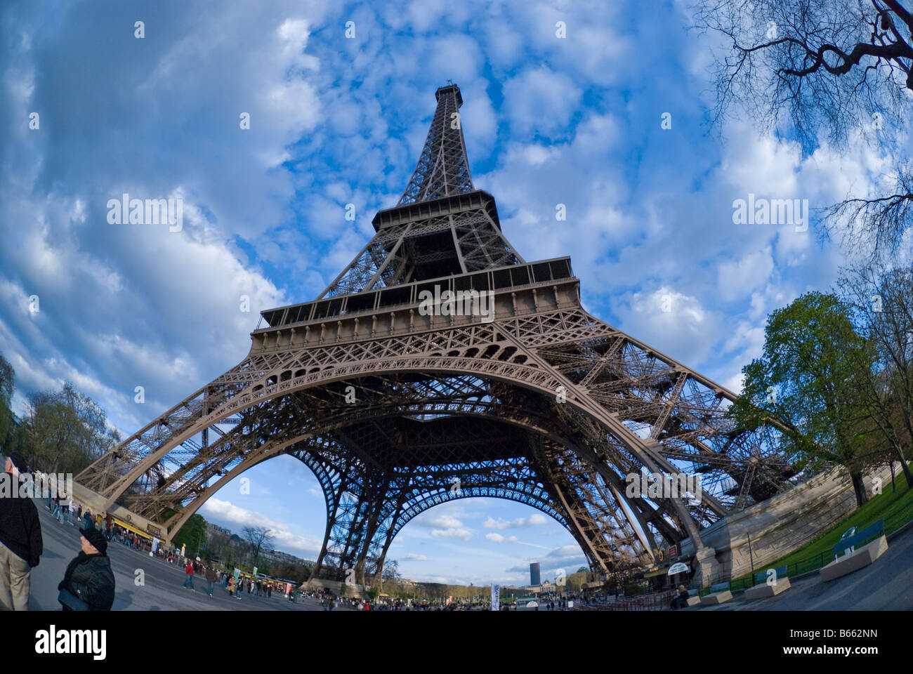 Oeil de Poisson sur la Tour Eiffel Tower Paris France Banque D'Images