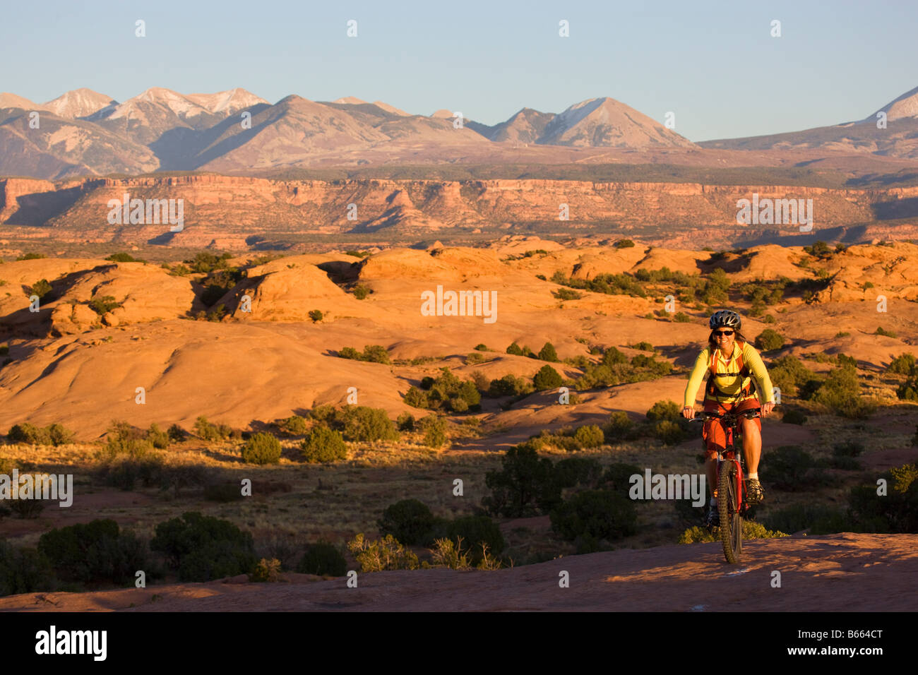 Équitation la célèbre piste modèle Moab Utah Slickrock publié Banque D'Images
