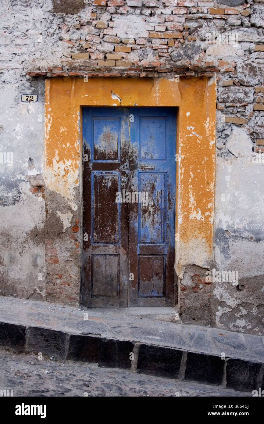 Porte bleue et jaune à San Miguel de Allende Mexique Banque D'Images