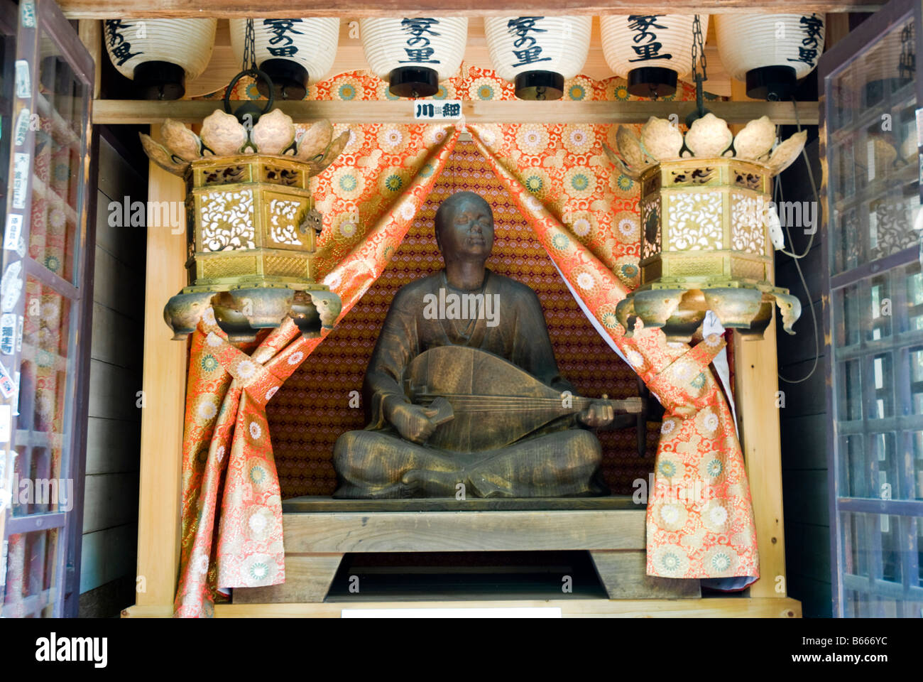 Petit sanctuaire dédié à Hoichi (Miminashihoichi la Earless), partie d'Akama-jingu, Kofu, au Japon. Banque D'Images