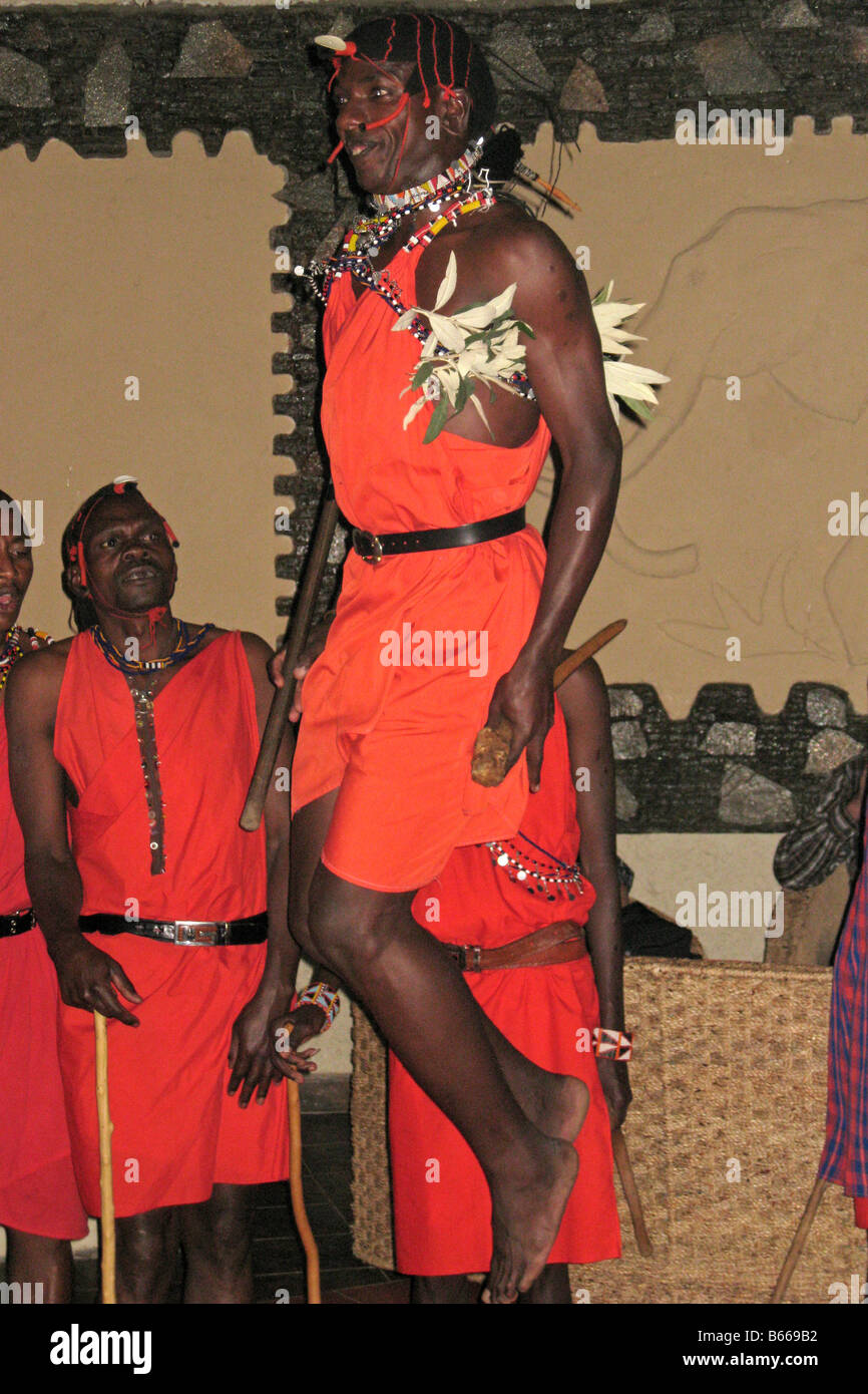 Danseurs de Masai Mara, Kenya, Afrique Banque D'Images