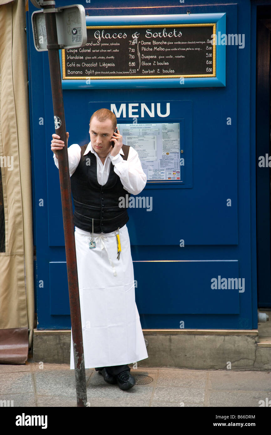 Jeune parisienne waiter Banque D'Images