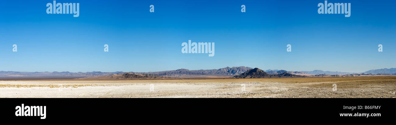 Paysage dans le désert de Mojave sur la Zzyzx Road juste à côté de l'Interstate 15 entre LA et Las Vegas, en Californie, USA Banque D'Images