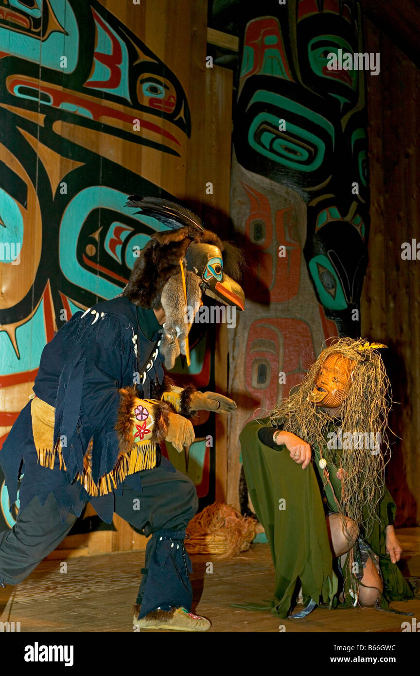 Beaux costumes indiens Tlingit portés par les danseurs de Haines Alaska Chilkat Banque D'Images