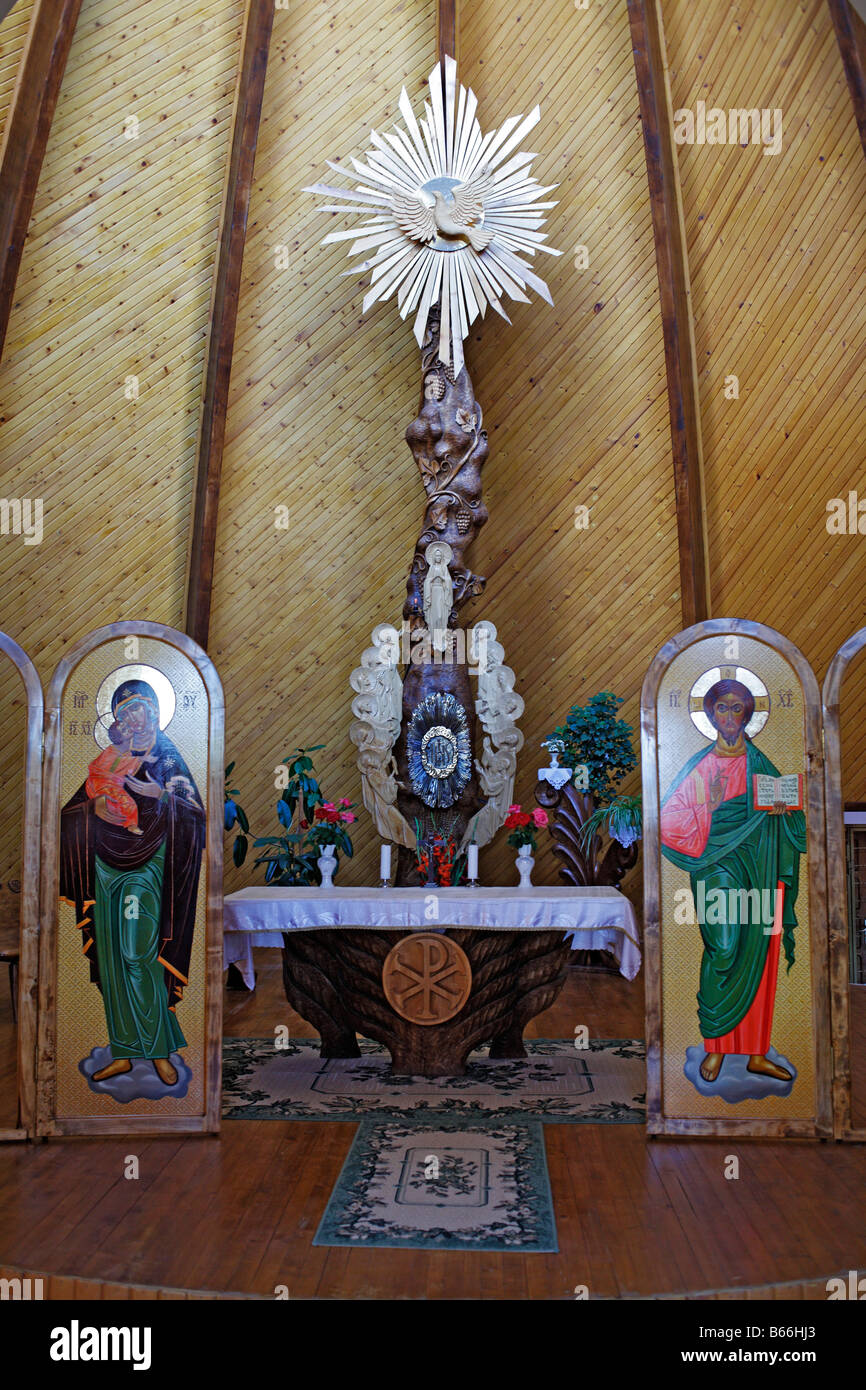 Dans l'intérieur de l'église moderne, Chetfalva, Zakarpattia, Ukraine Banque D'Images
