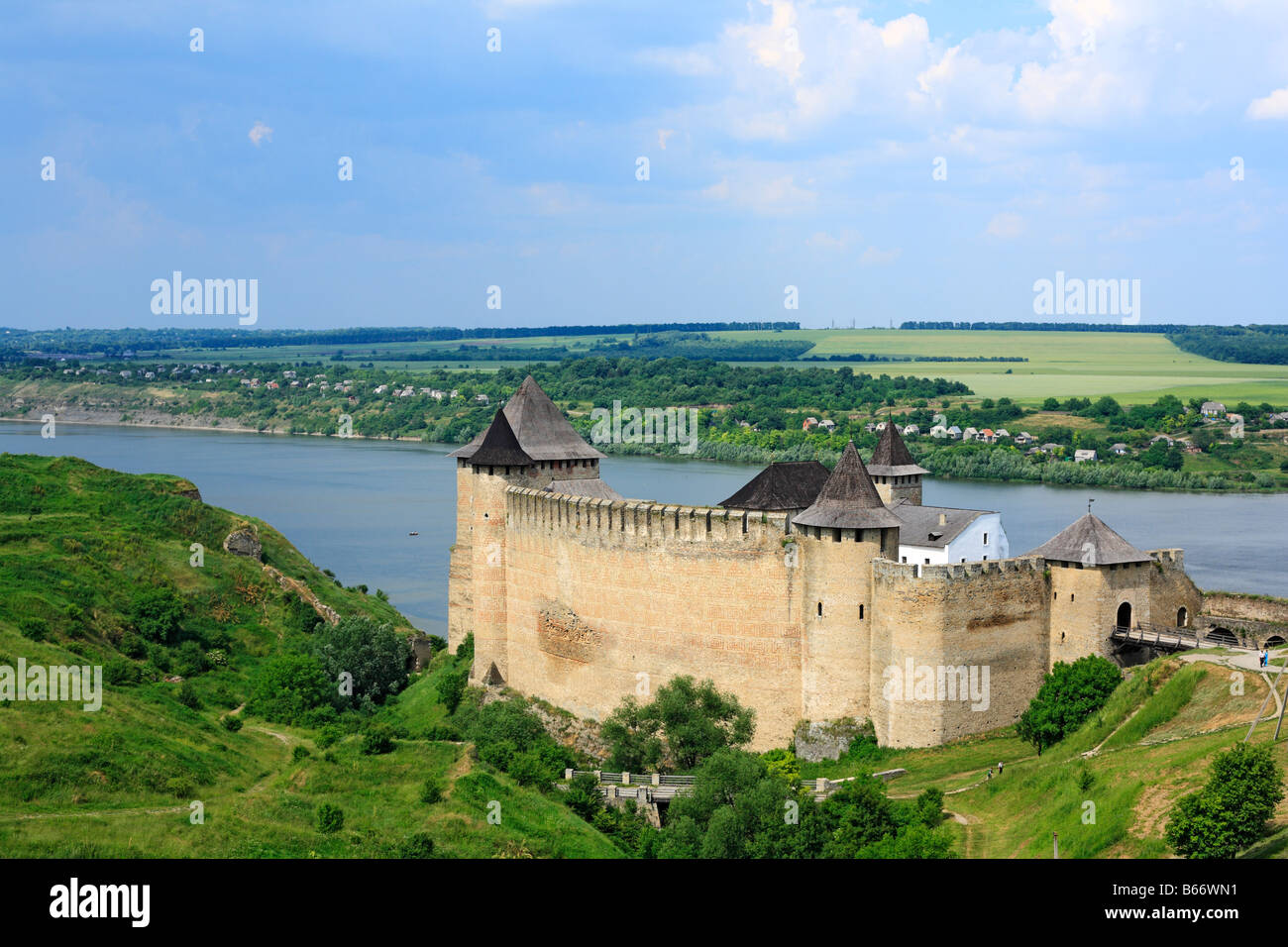 Les murs et les tours de la forteresse de Khotin (1325-1460), château médiéval, Dniestr, Podolie, Chernivtsi oblast (province), Ukraine Banque D'Images