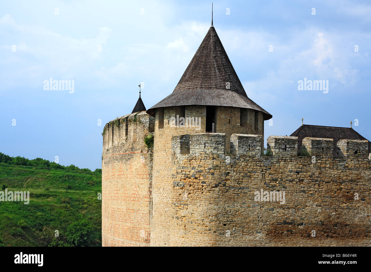 Les murs et les tours de la forteresse de Khotin (1325-1460), château médiéval, Podolie, Chernivtsi oblast (province), Ukraine Banque D'Images