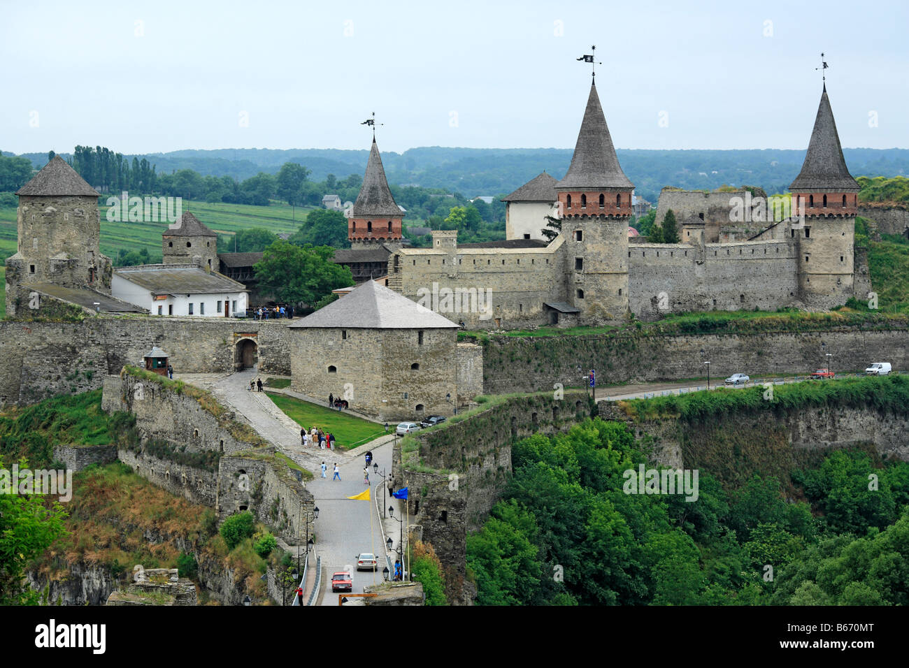 Les murs et les tours de la forteresse médiévale Kamianets Podilskyi (Kamenetz, Kamieniec), Podolie, Kiev oblast (région), de l'Ukraine Banque D'Images