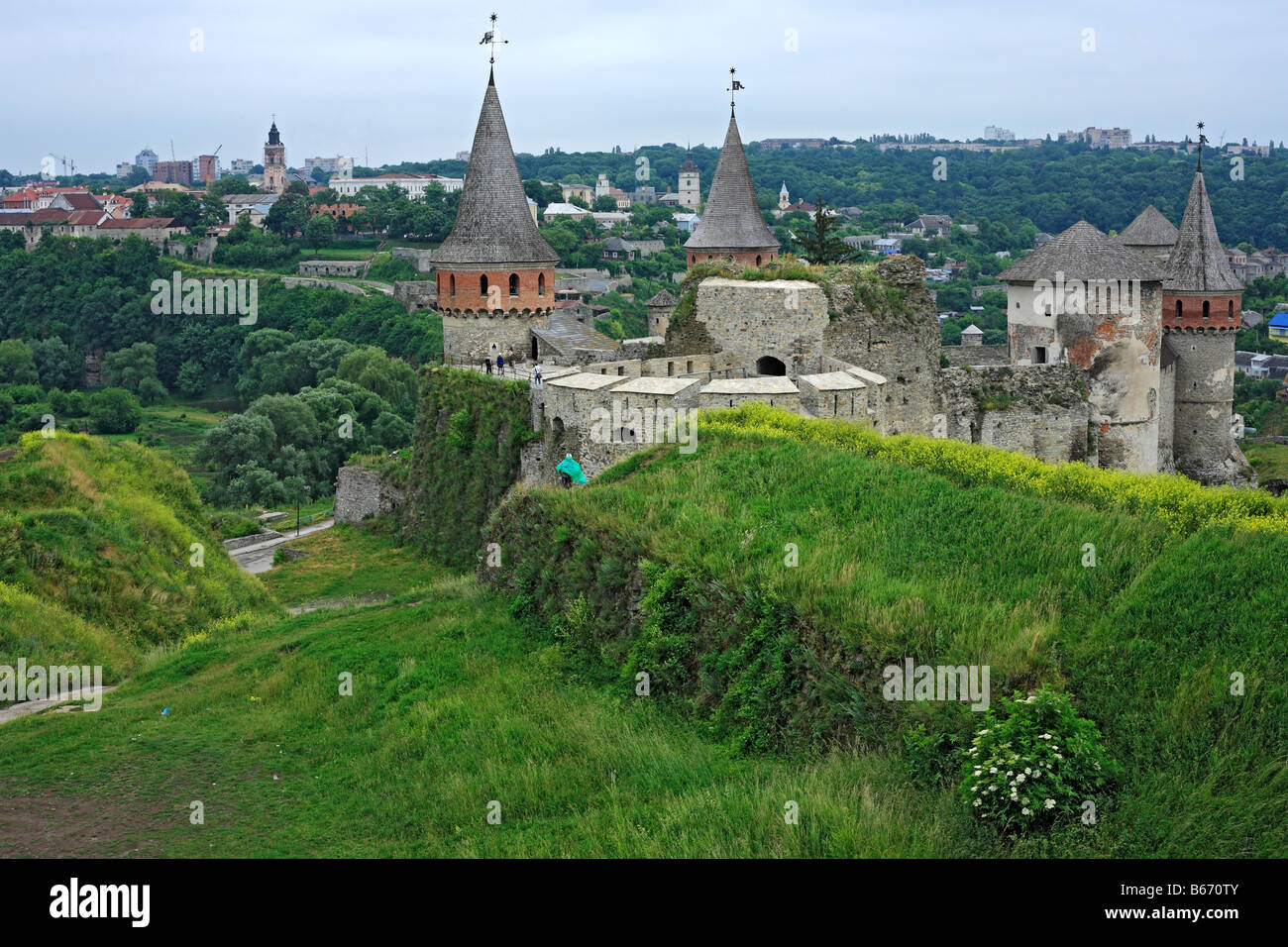 Les murs et les tours de la forteresse médiévale Kamianets Podilskyi (Kamenetz, Kamieniec), Podolie, Kiev oblast (région), de l'Ukraine Banque D'Images