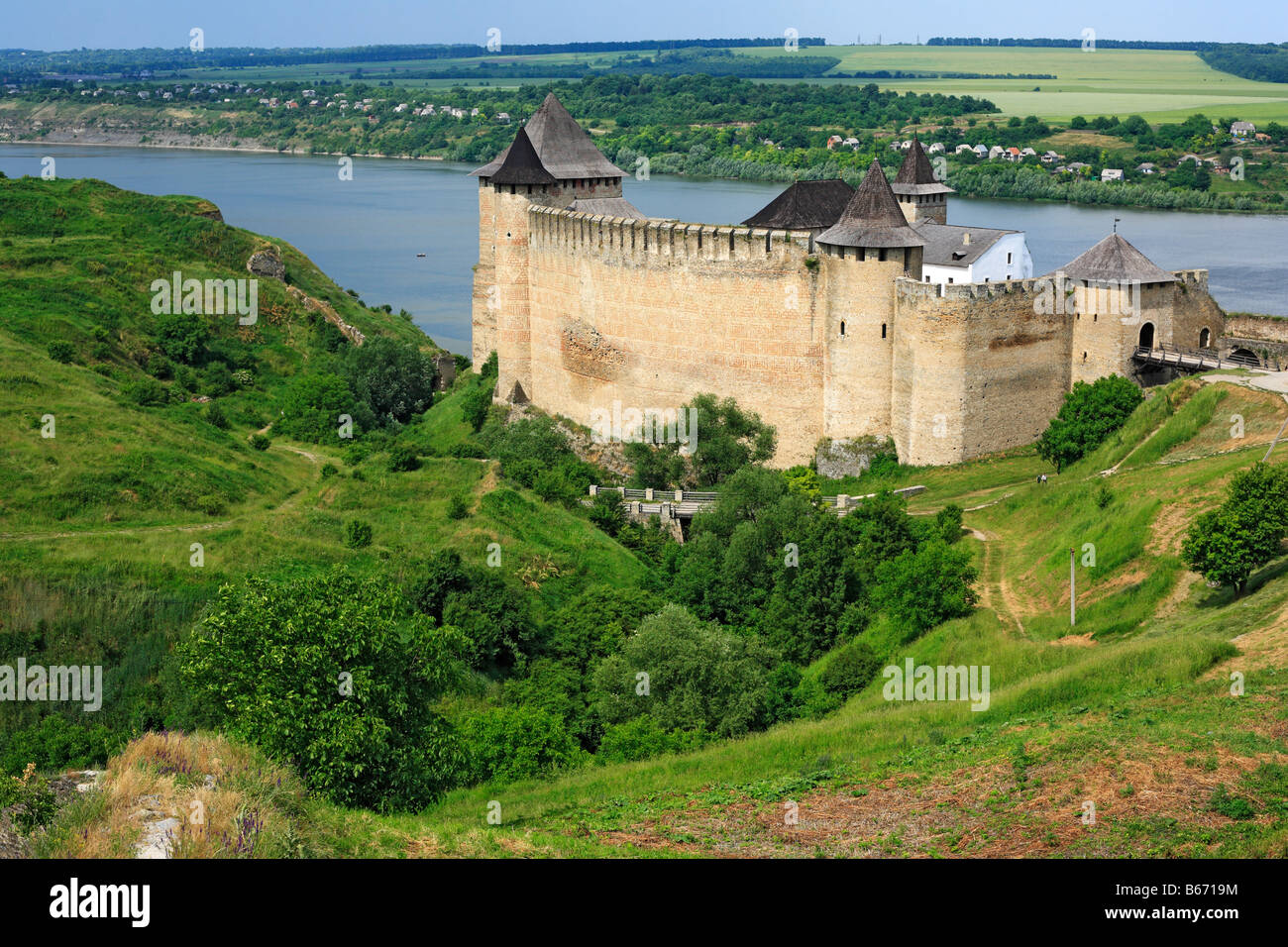 Les murs et les tours de la forteresse de Khotin (1325-1460), château médiéval, Dniestr, Podolie, Chernivtsi oblast (province), Ukraine Banque D'Images