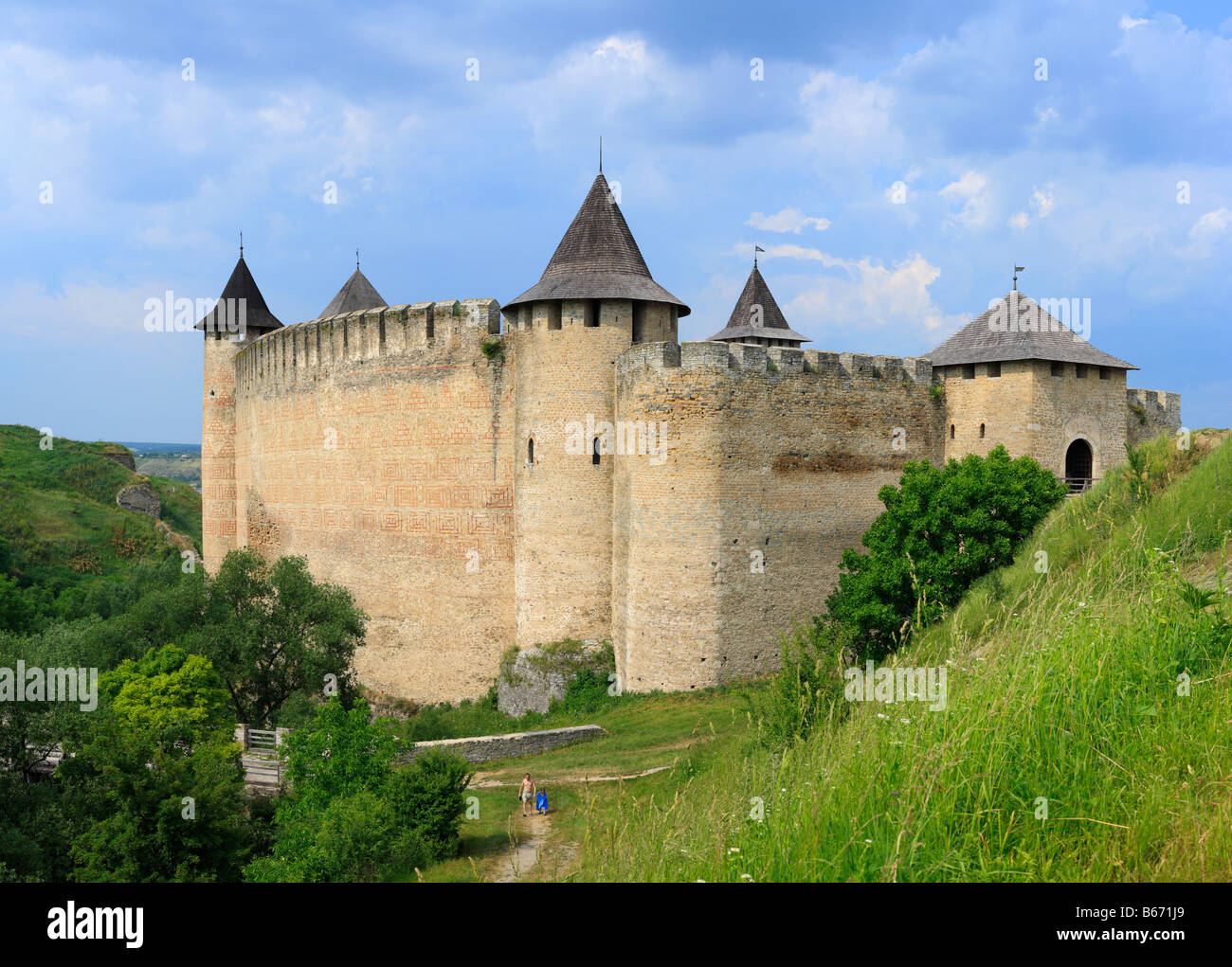 Les murs et les tours de la forteresse de Khotin (1325-1460), château médiéval, Podolie, Chernivtsi oblast (province), Ukraine Banque D'Images