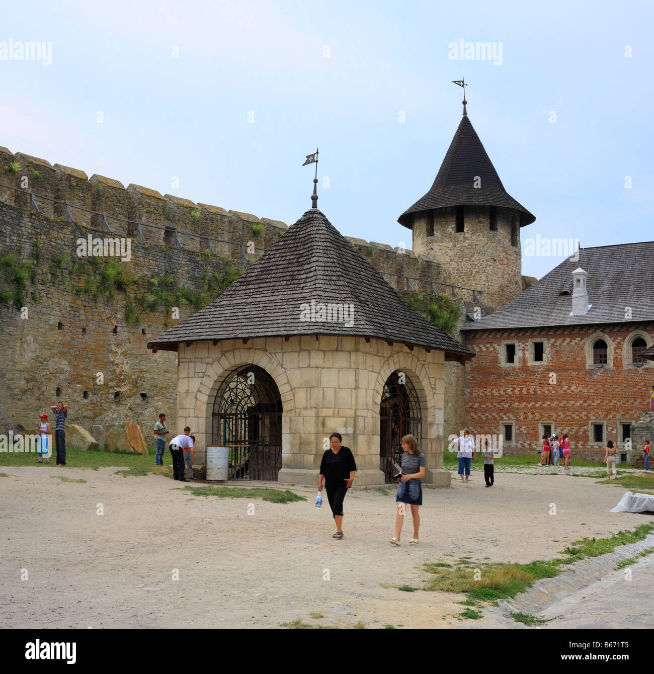 Les murs et les tours de la forteresse de Khotin (1325-1460), château médiéval, Podolie, Chernivtsi oblast (province), Ukraine Banque D'Images