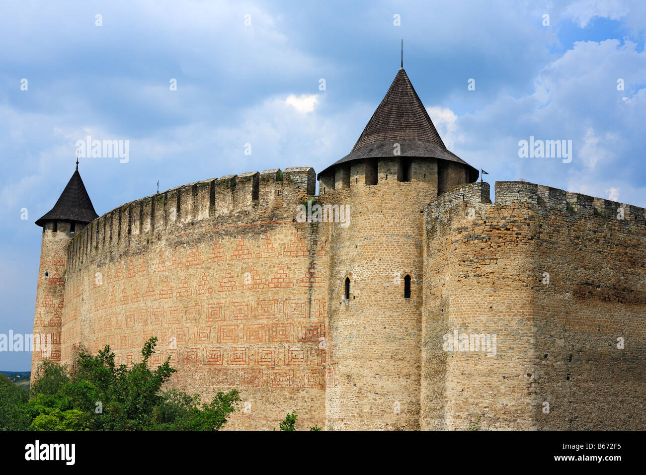 Les murs et les tours de la forteresse de Khotin (1325-1460), château médiéval, Podolie, Chernivtsi oblast (province), Ukraine Banque D'Images