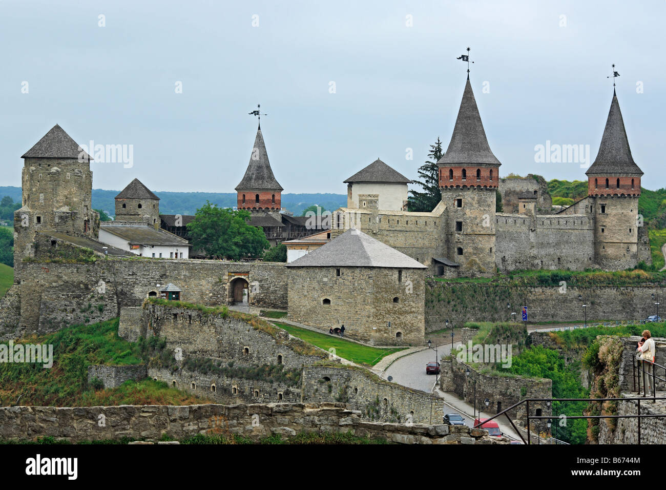 Les murs et les tours de la forteresse médiévale Kamianets Podilskyi (Kamenetz, Kamieniec), Podolie, Kiev oblast (région), de l'Ukraine Banque D'Images