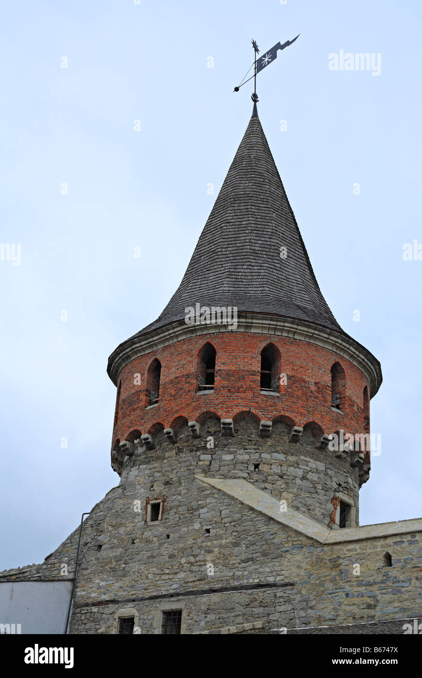 Les murs et les tours de la forteresse médiévale Kamianets Podilskyi (Kamenetz, Kamieniec), Podolie, Kiev oblast (région), de l'Ukraine Banque D'Images