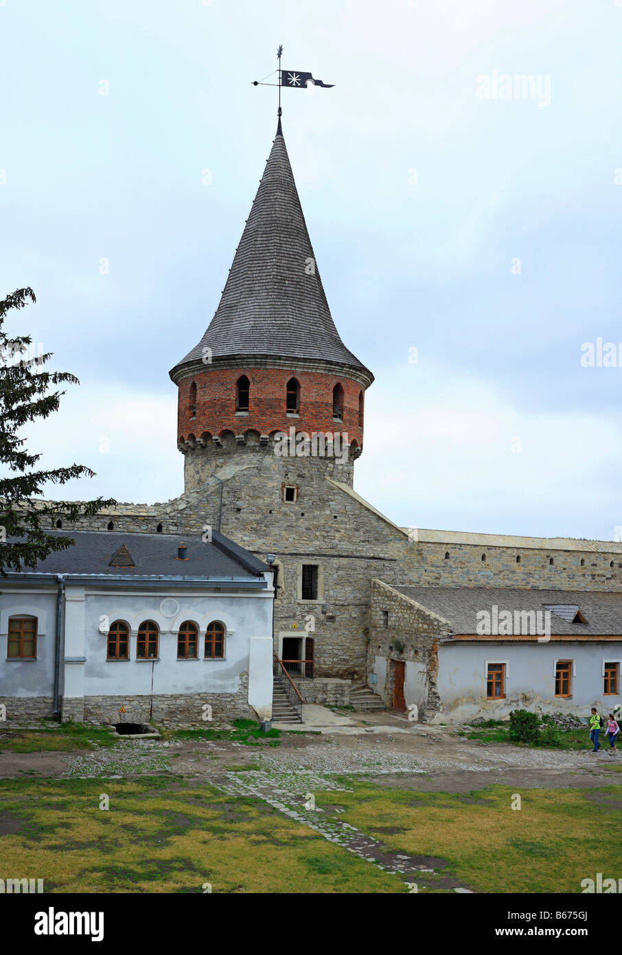 Les murs et les tours de la forteresse médiévale Kamianets Podilskyi (Kamenetz, Kamieniec), Podolie, Kiev oblast (région), de l'Ukraine Banque D'Images