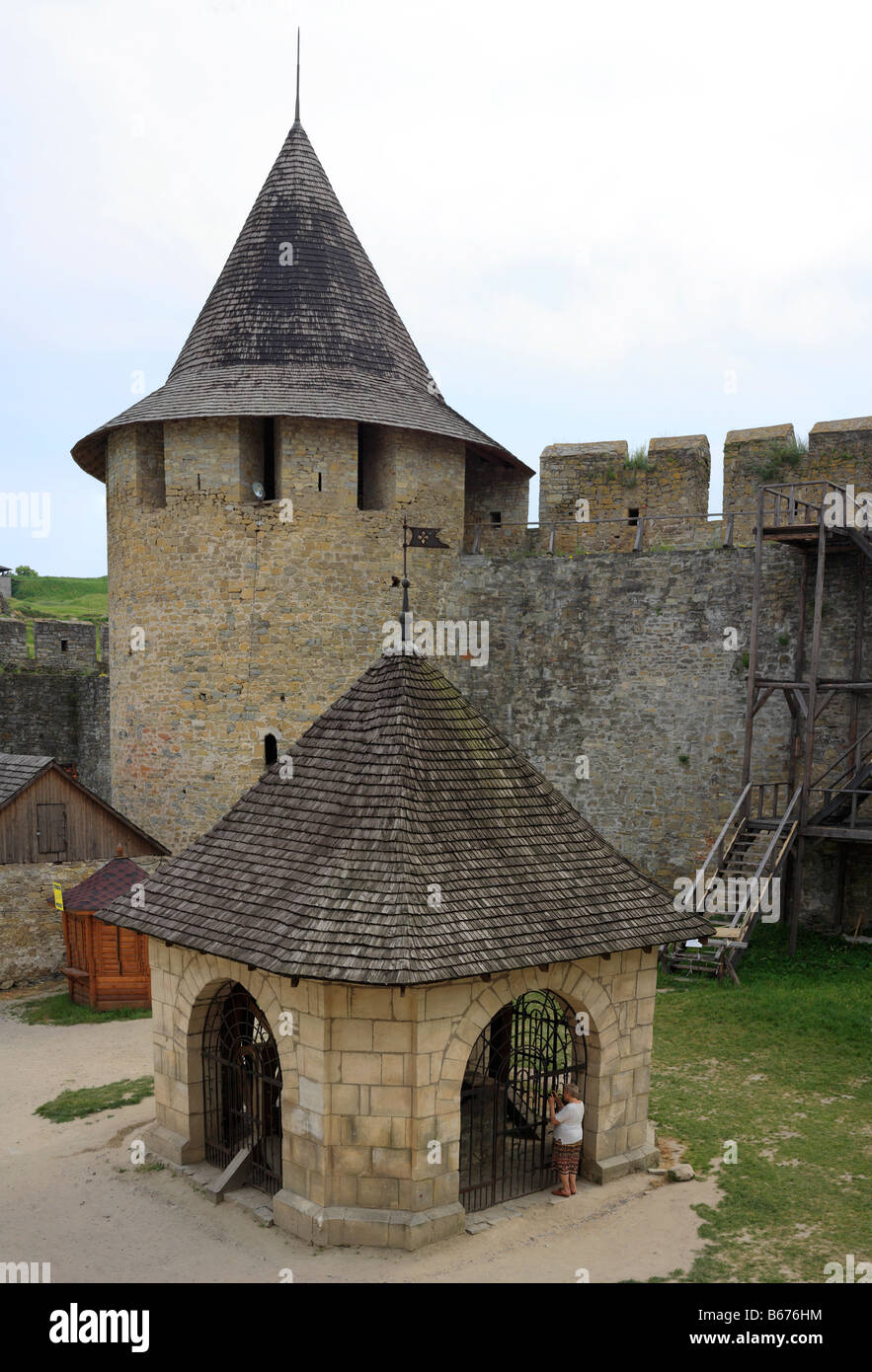 Les murs et les tours de la forteresse de Khotin (1325-1460), château médiéval, Podolie, Chernivtsi oblast (province), Ukraine Banque D'Images