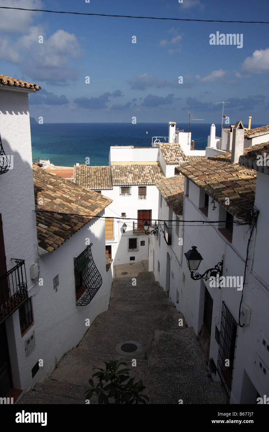 Maison blanchie à la Chaux-fronts et toits donnant sur la mer Méditerranée à Altea, Espagne Banque D'Images
