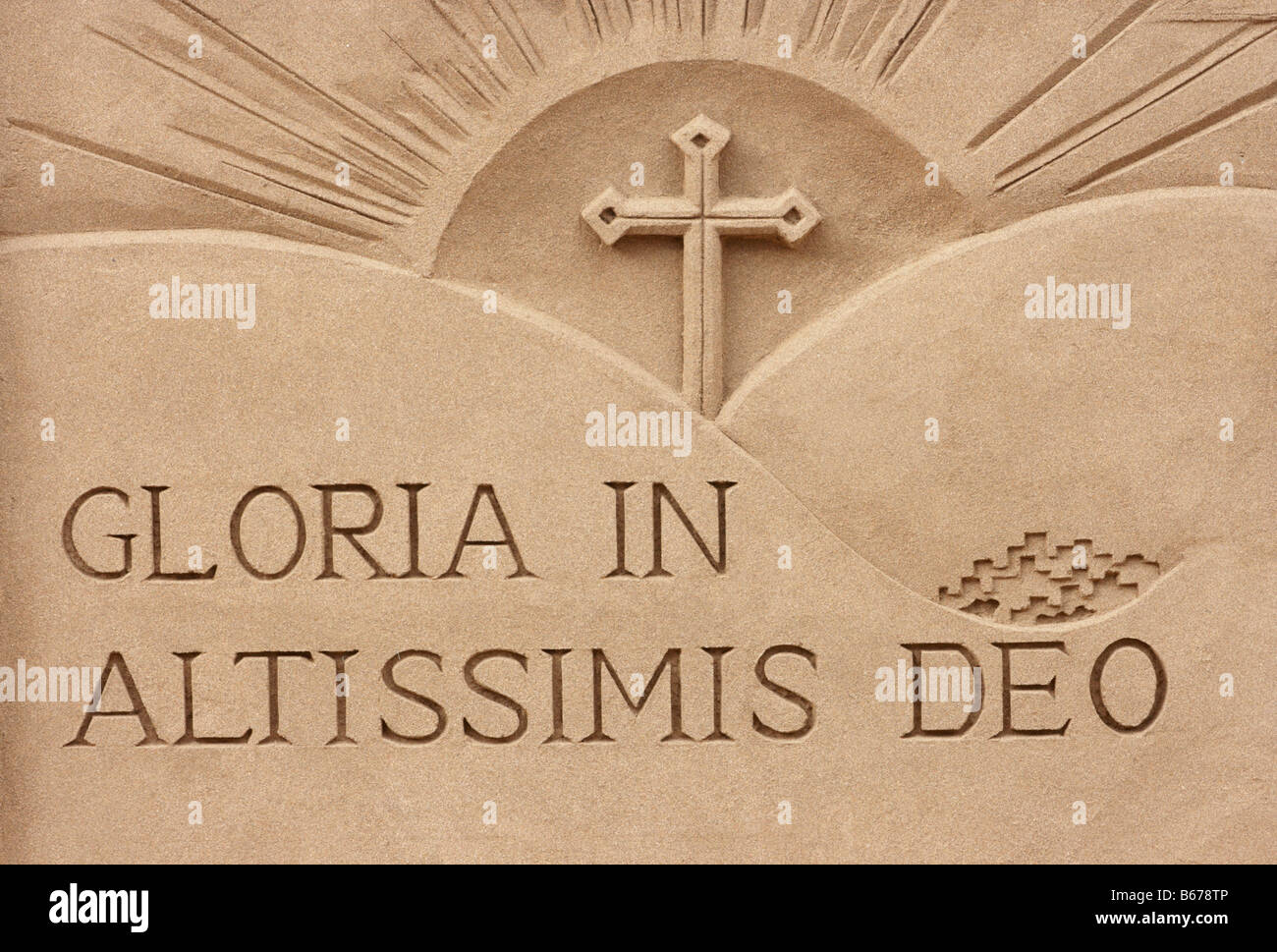 "Gloria in Altissimis Deo. (Gloire à Dieu au plus haut) partie de crèche de sculptures de sable. Banque D'Images