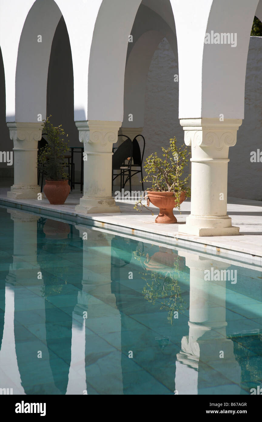 Reflets dans la piscine de la Villa Sebastian, Tunisie Banque D'Images