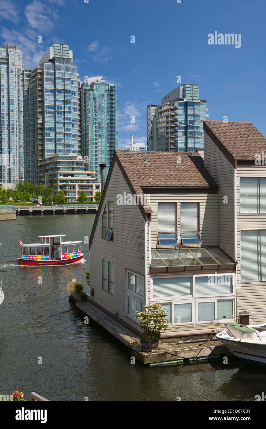 Maisons flottantes 'mer' 'village' de Granville Island Vancouver British Columbia Canada ' Banque D'Images