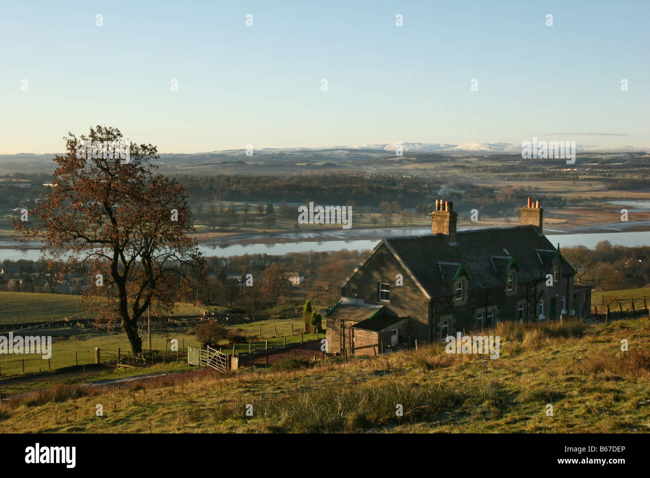 Ferme donnant sur la rivière Clyde Banque D'Images