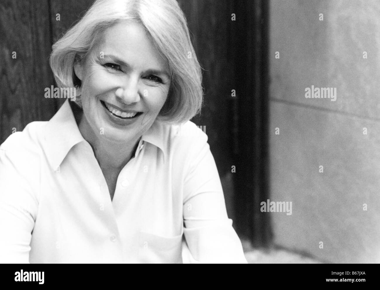 Young woman smiling, portrait Banque D'Images