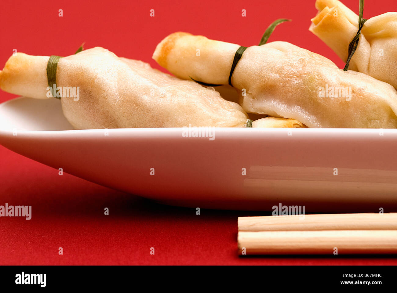 Close-up of sushi avec des baguettes Banque D'Images