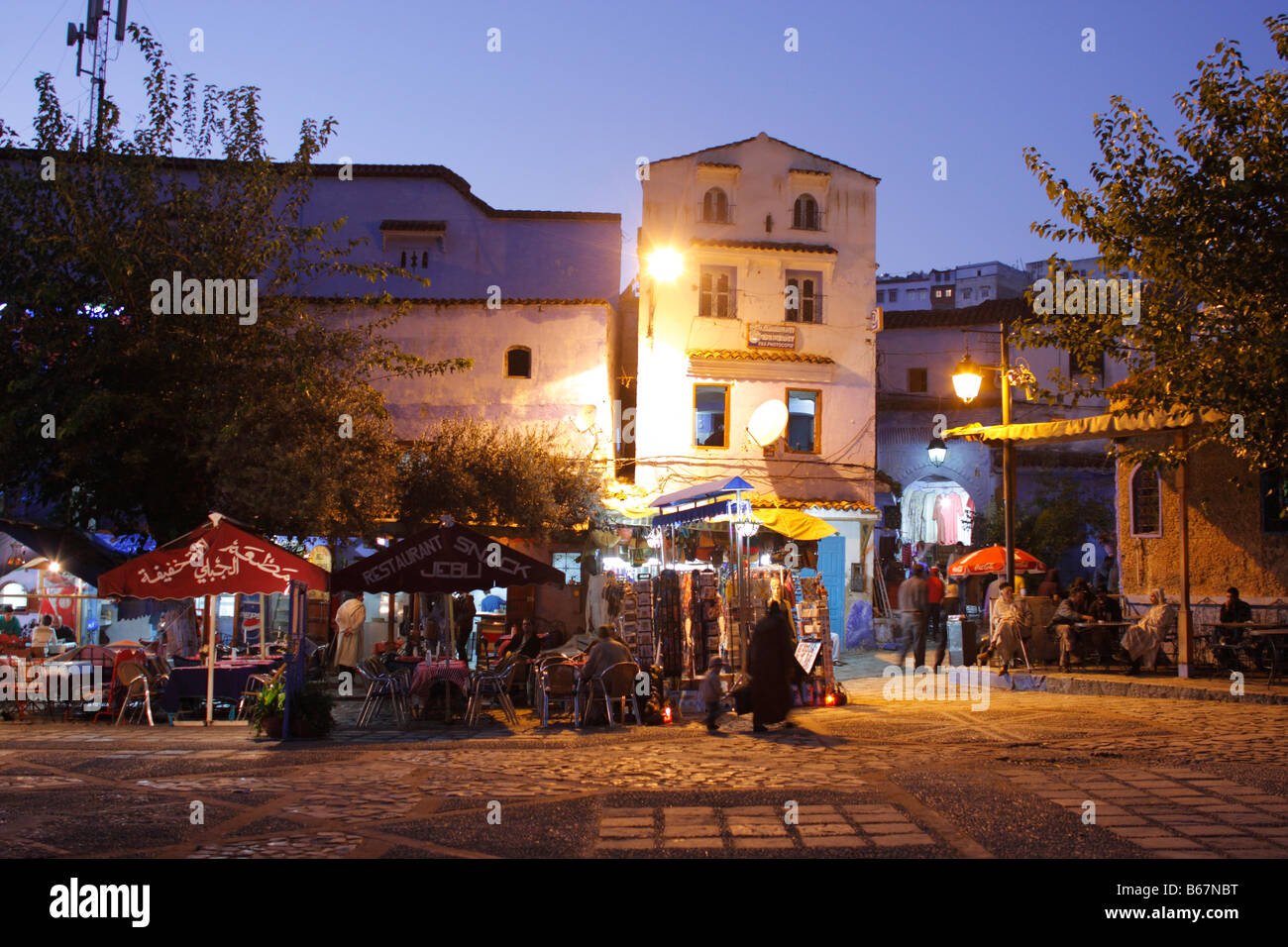 Plaza Uta el-Hammam la nuit, Chefchaouen, Medina, Maroc, Afrique Banque D'Images