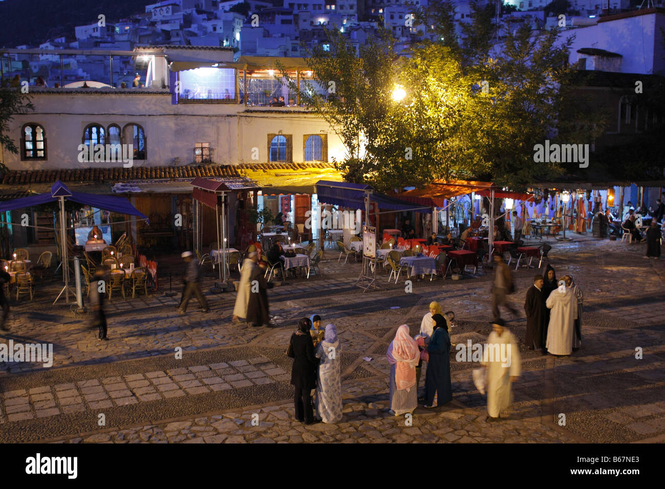Plaza Uta el-Hammam la nuit, Chefchaouen, Medina, Maroc, Afrique Banque D'Images