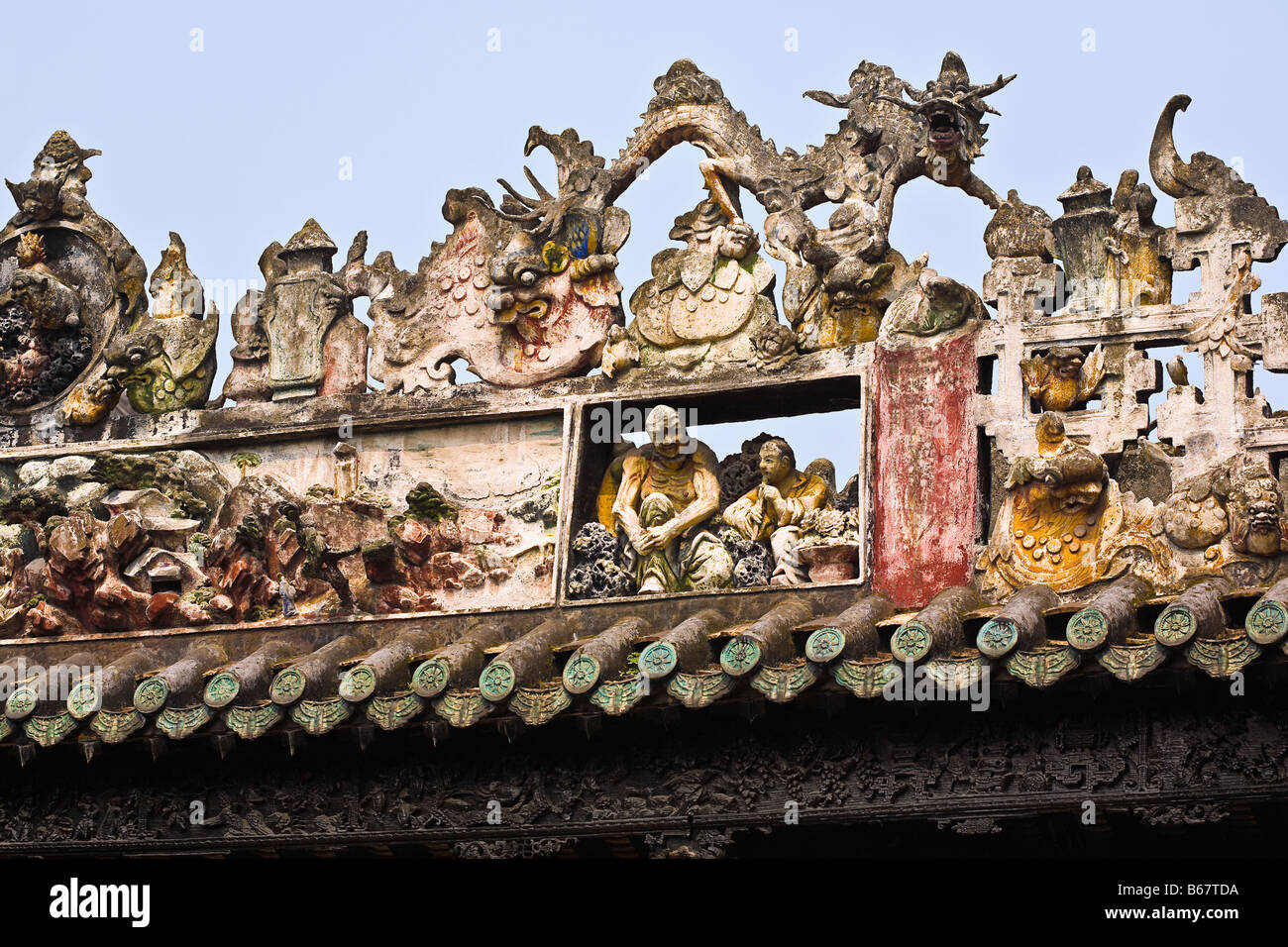 Sculptures sur le toit, Académie du clan Chen, Guangzhou, province de Guangdong, Chine Banque D'Images