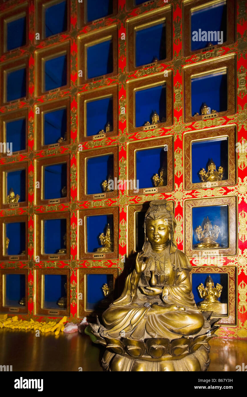 Statue dans un temple, Temple Da Zhao, Hohhot, Inner Mongolia, China Banque D'Images