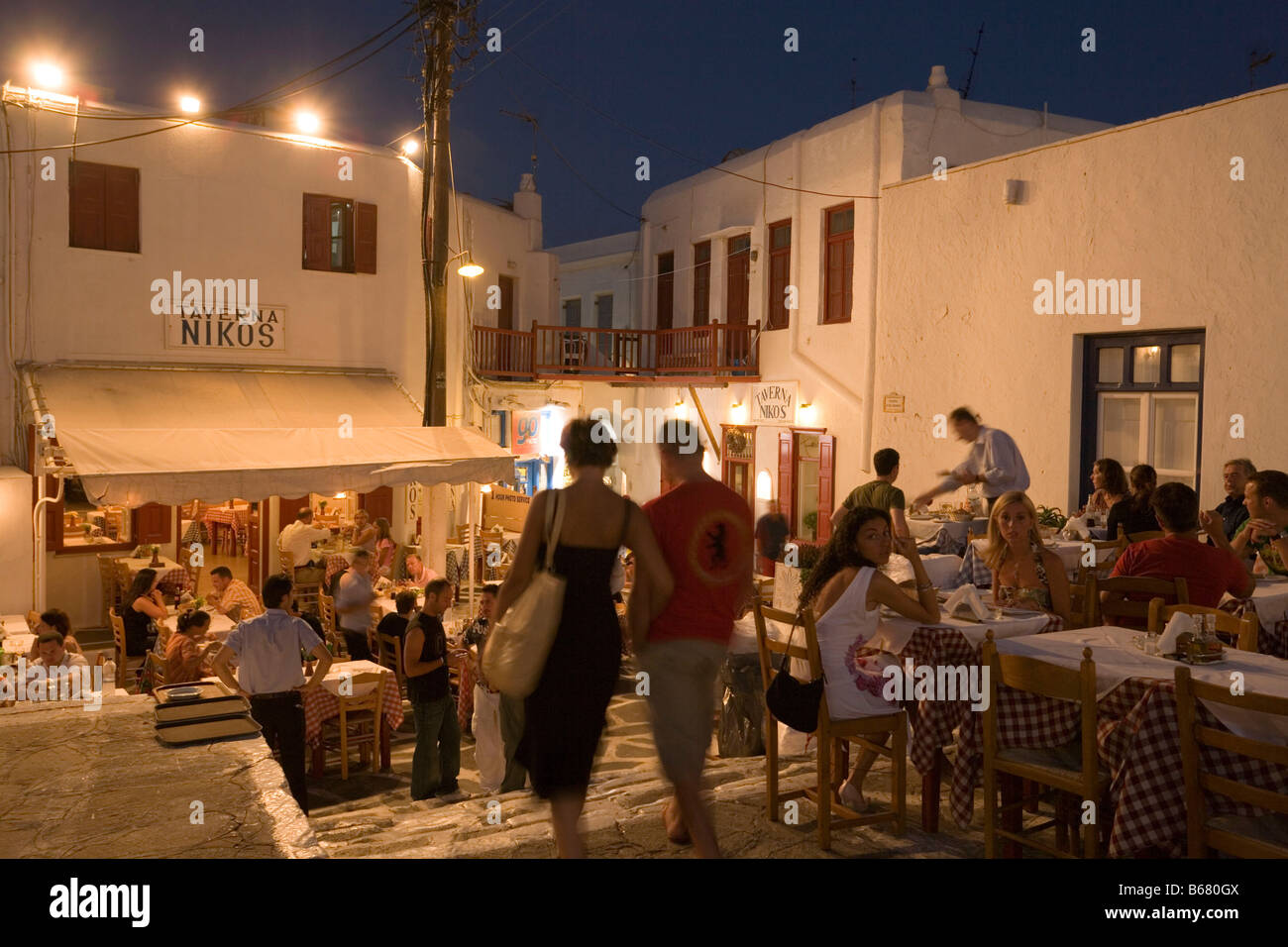 Nikos tavern Banque de photographies et d'images à haute résolution - Alamy