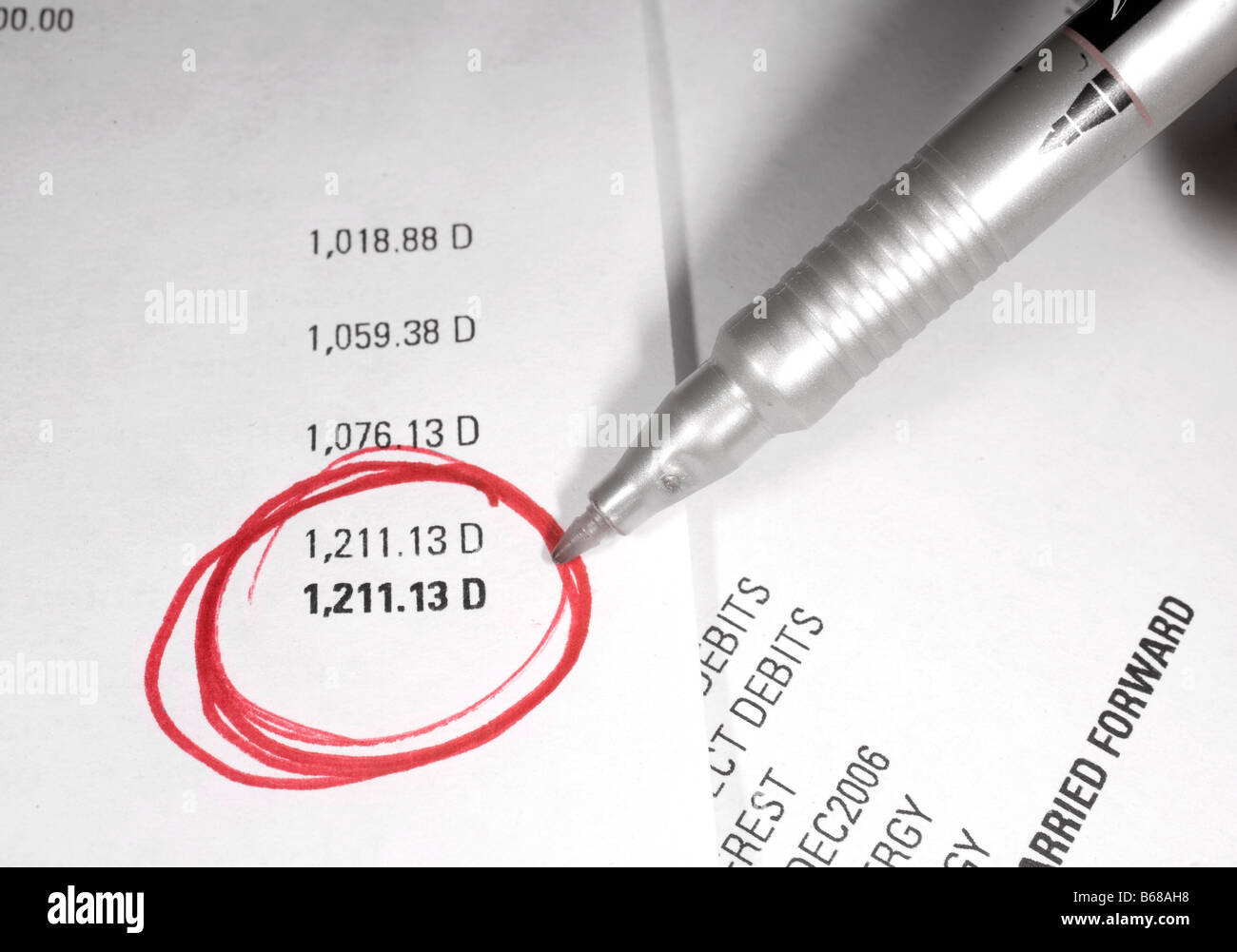 Contrôler un relevé bancaire durant la crise du crédit Banque D'Images