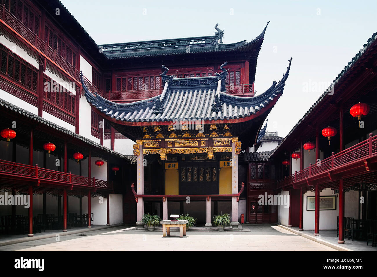 Cour intérieure d'un bâtiment, Yu Yuan Gardens, Shanghai, Chine Banque D'Images