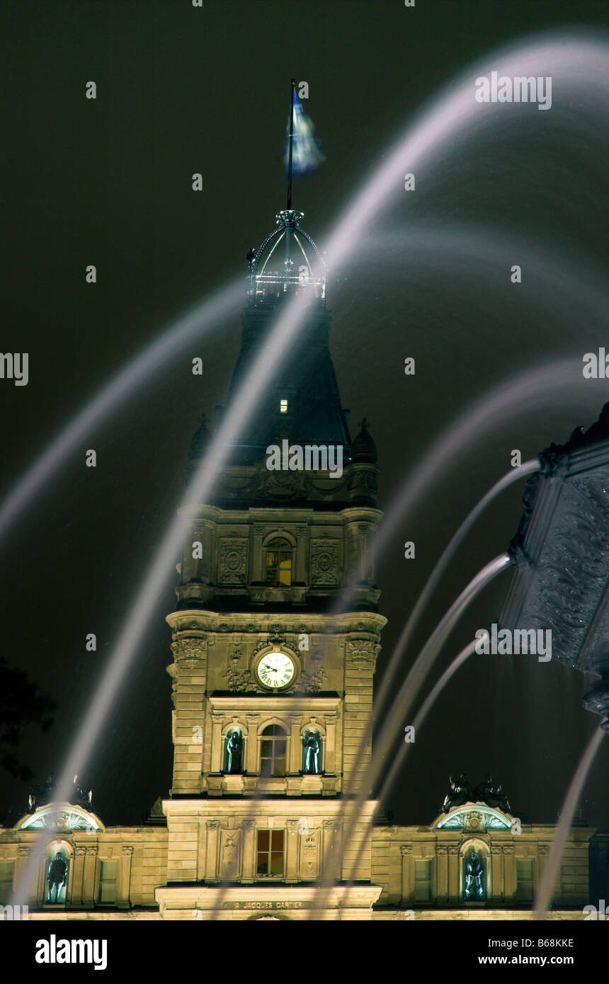 L'édifice du parlement de Québec city at night Banque D'Images