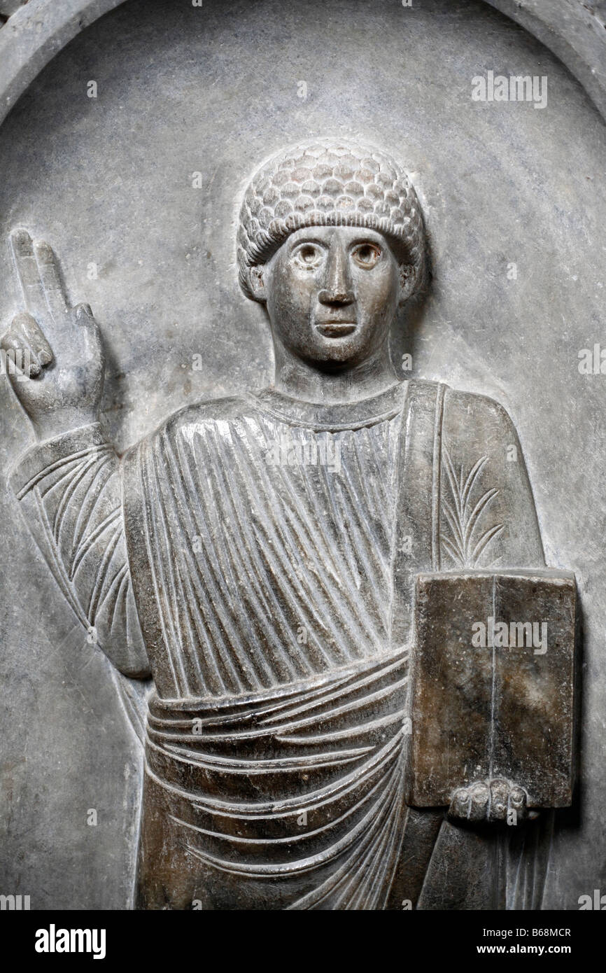 Sculpture en pierre à l'église médiévale de St Sernin, Toulouse, France Banque D'Images