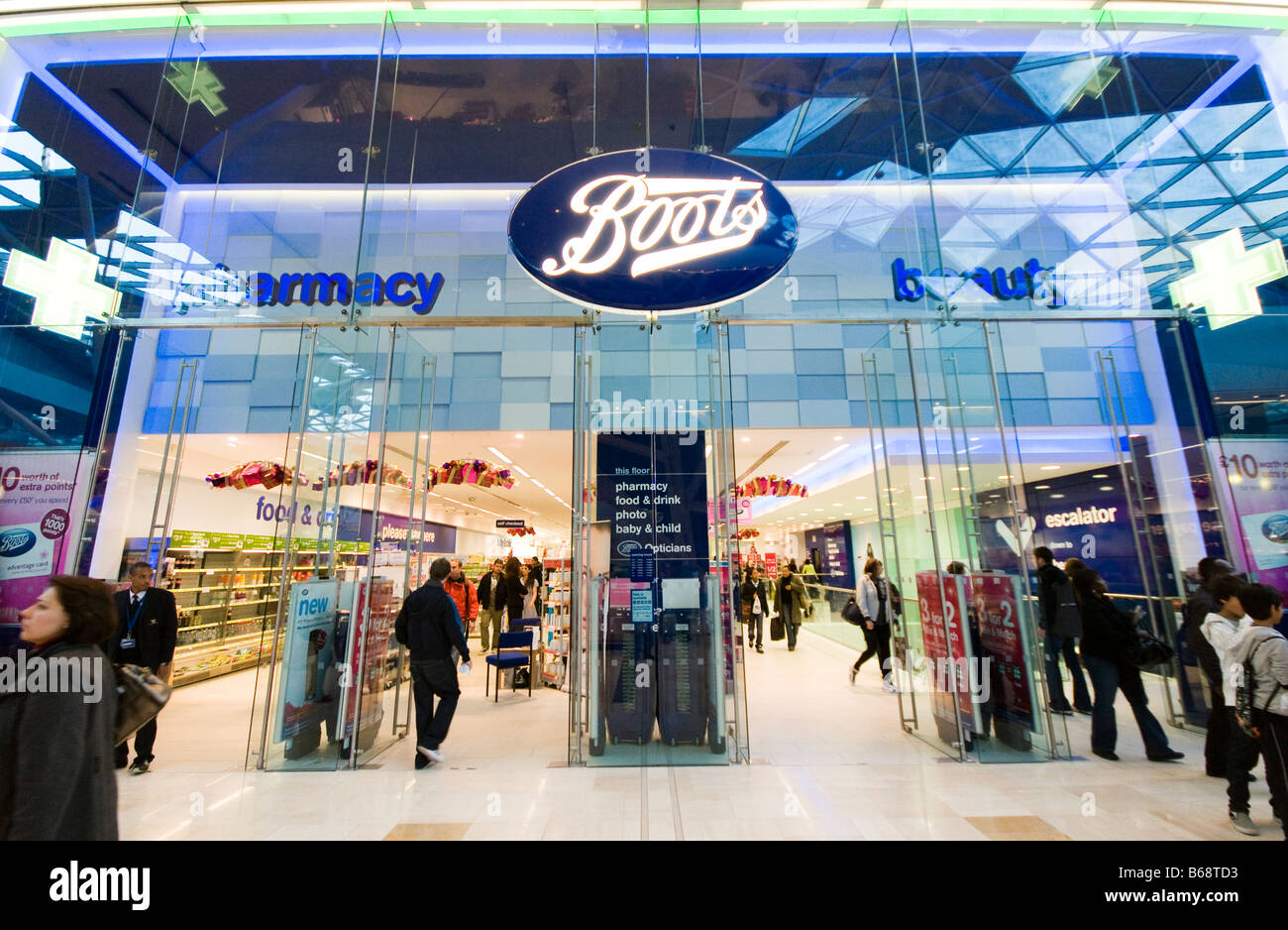 Boots au Westfield Shopping Mall à Londres Banque D'Images