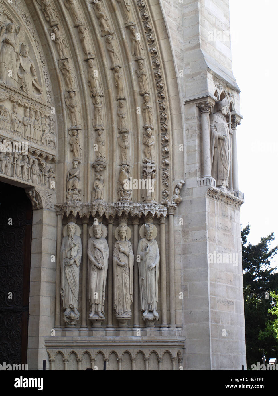 Détail de l'arche à la Cathédrale Notre Dame Paris France Banque D'Images
