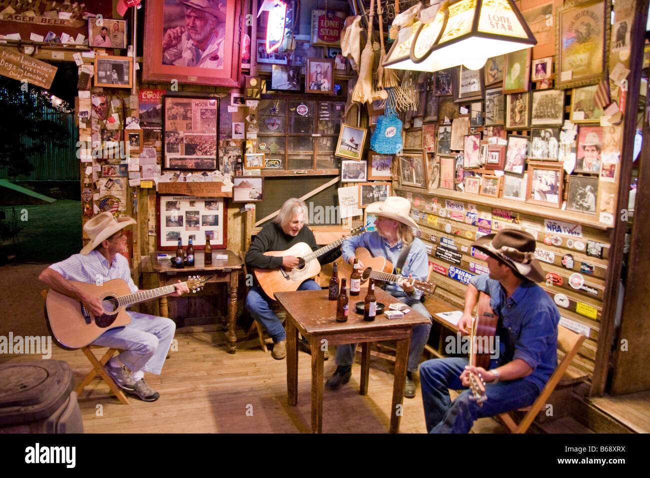 Luckenbach, Texas Hill Country magasin général, backroom tavern, musicien jam session Banque D'Images