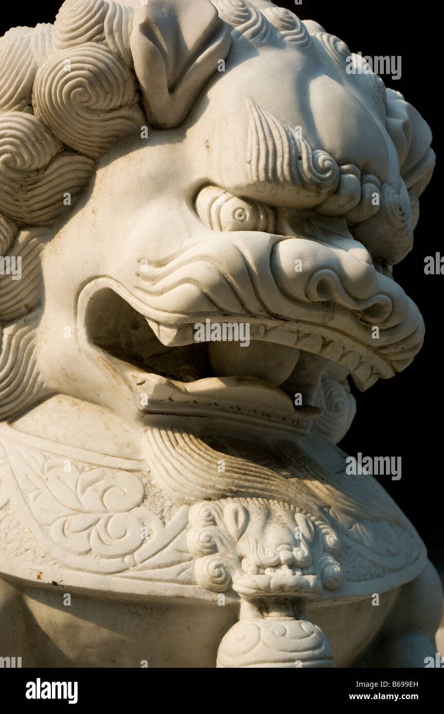 Lion en pierre typiquement chinois Banque D'Images