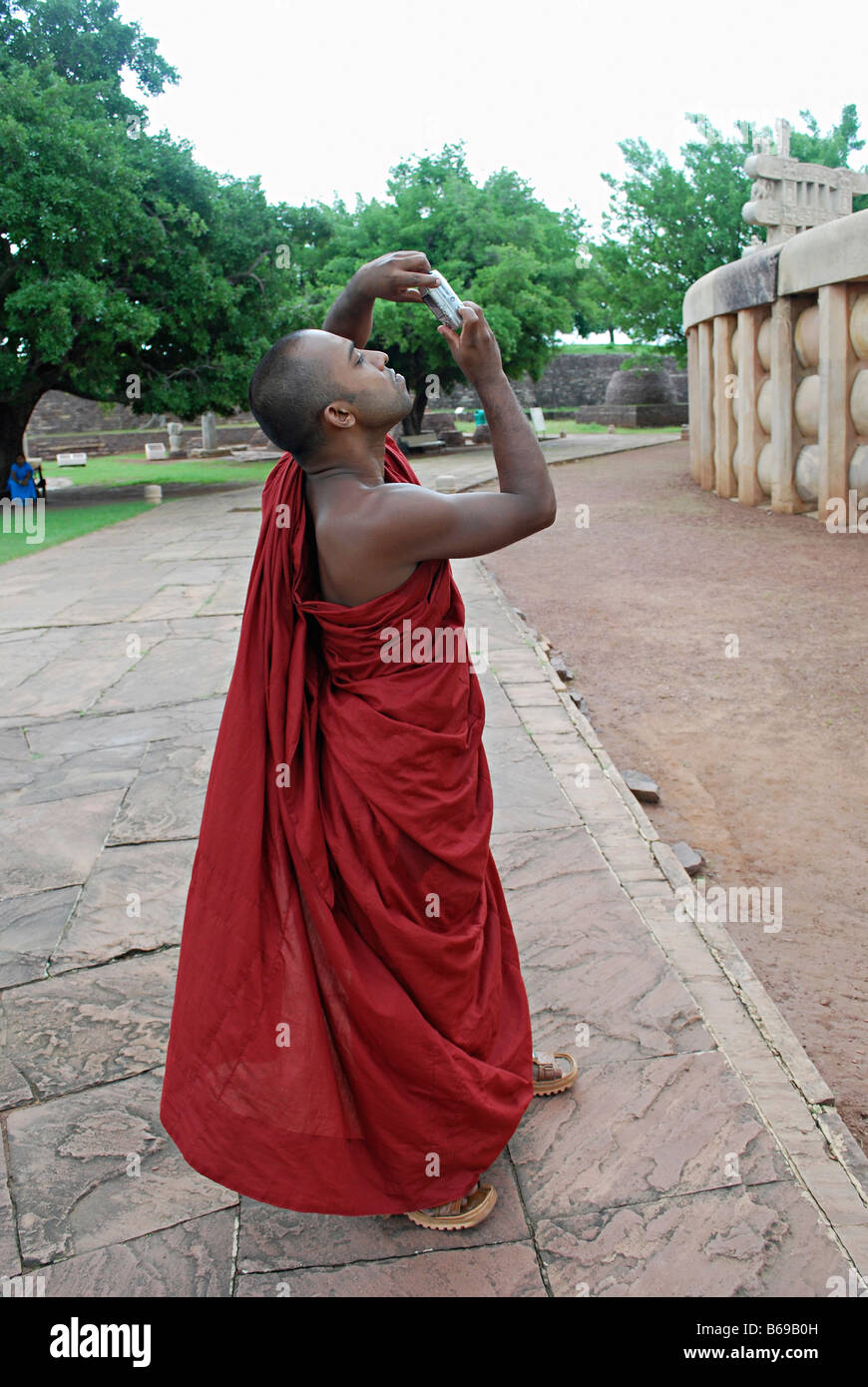 Moine bouddhiste sri lankais Banque de photographies et d'images à haute  résolution - Alamy