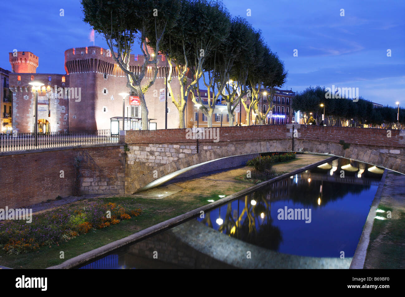 Le Castillet, dans le sud de la France Centre-ville de Perpignan, l'Europe Banque D'Images Le Castillet, dans le sud de la France Centre-ville de Perpignan, l'Europe Banque D'Images