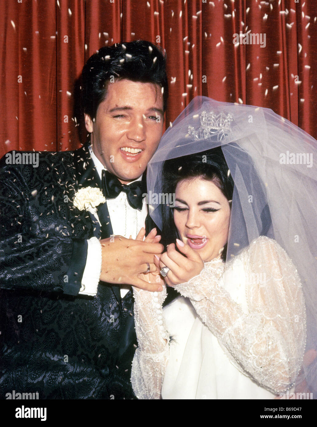 ELVIS PRESLEY se marie Priscilla à l'Aladdin Hotel de Las Vegas le 1 mai 1967 Banque D'Images