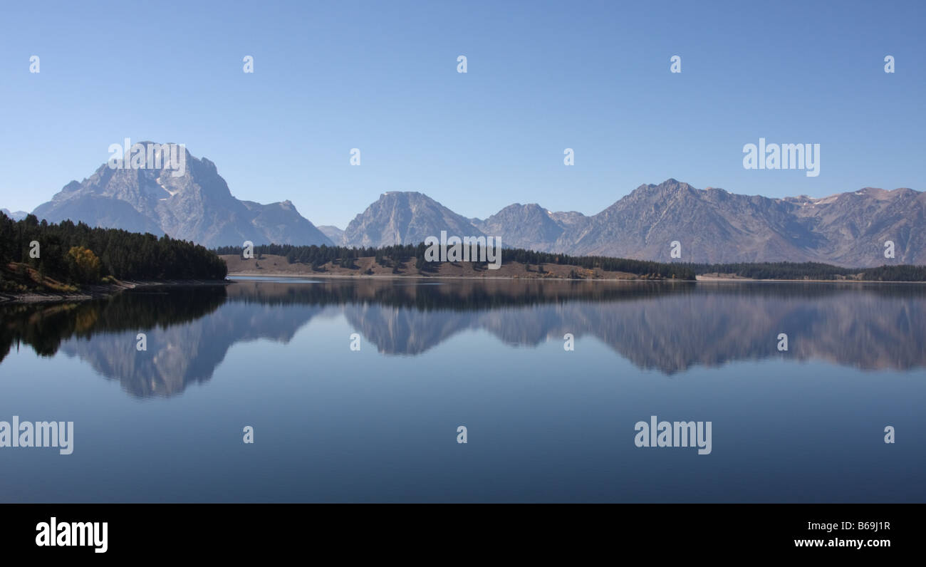 Réflexion sur la montagne, le lac Jackson, Grand Teton National Park Banque D'Images