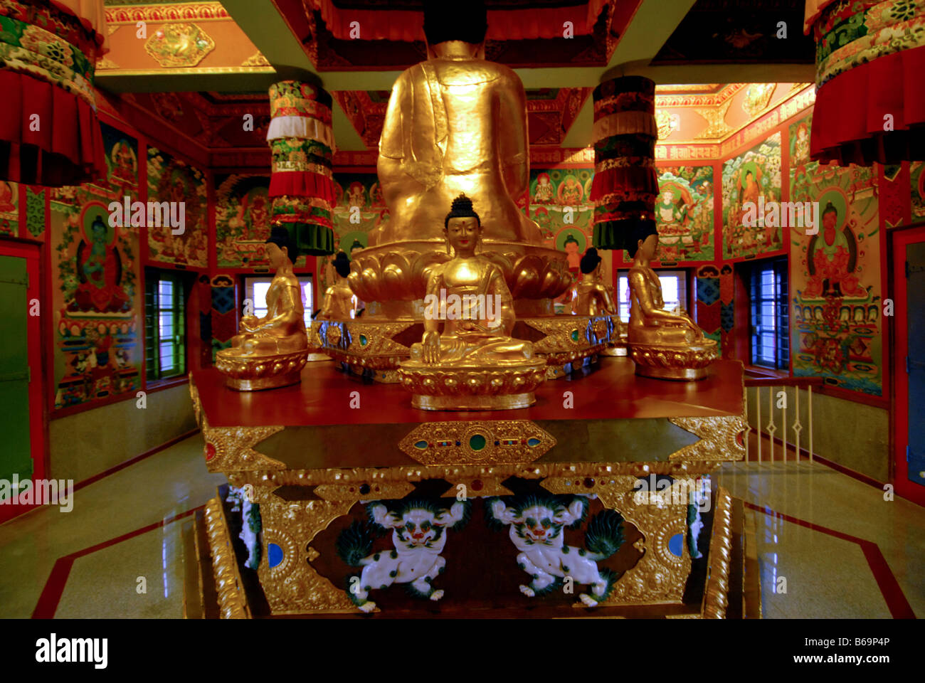 GOLDEN temple bouddhiste à BYLAKUPPE COORG KARNATAKA Banque D'Images