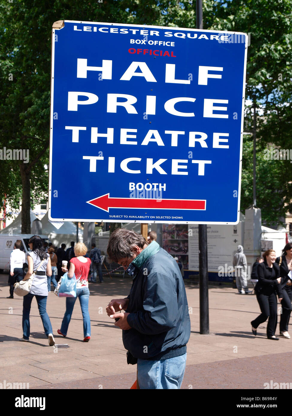 Signer pour une moitié prix Theatre Ticket Booth Leichester Square Londres Angleterre Banque D'Images