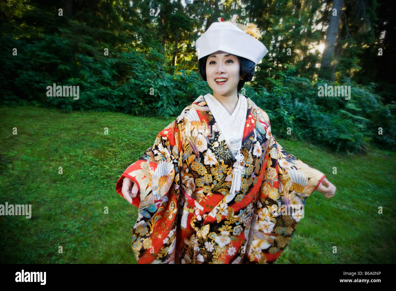 Mariée de porter des vêtements traditionnels japonais Banque D'Images