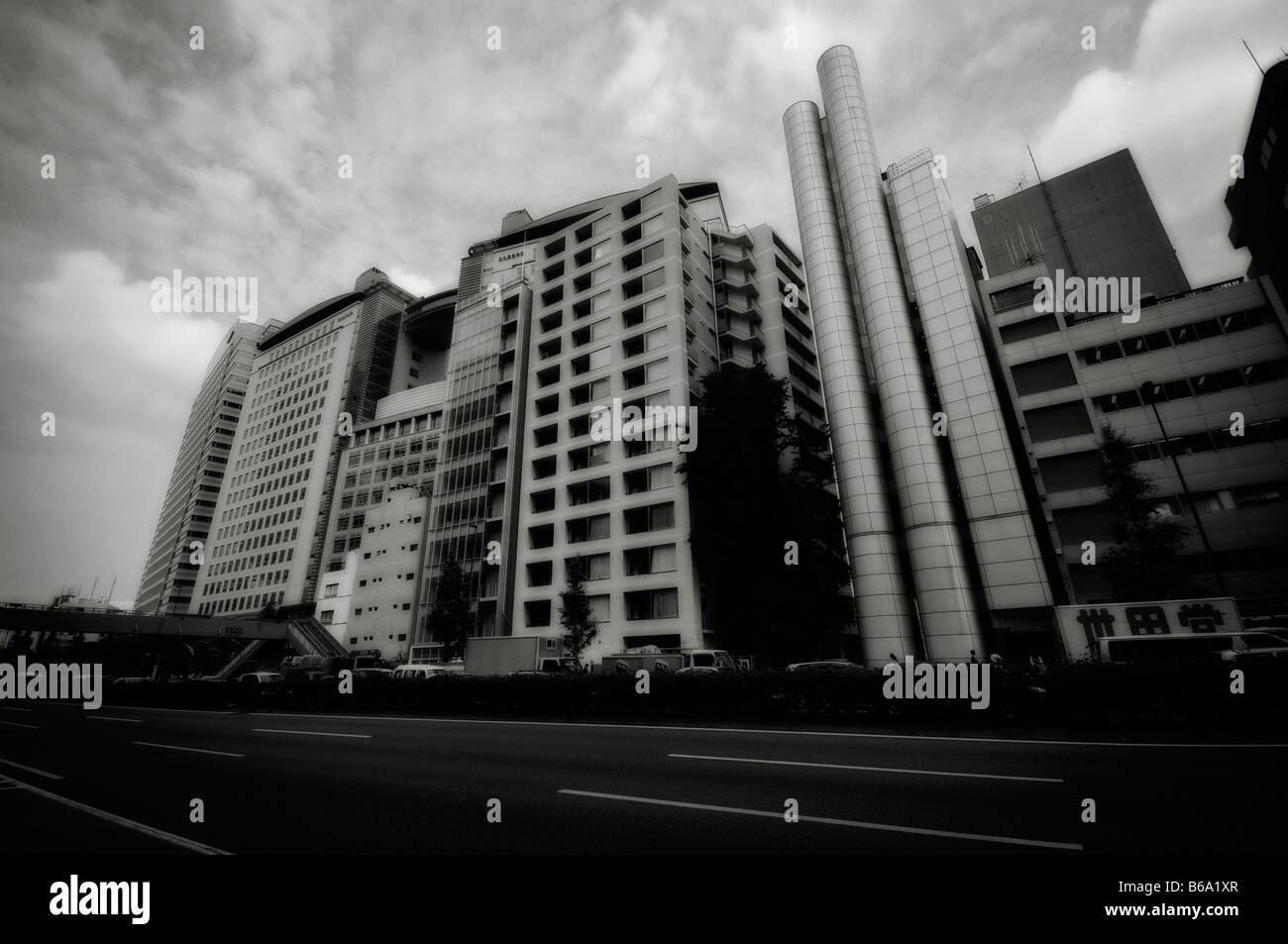 Bunka Gakuen aka (bâtiment de l'École de la Culture), de la main gauche. Terminé en 1999. Shibuya-ku. Tokyo. Le Japon Banque D'Images