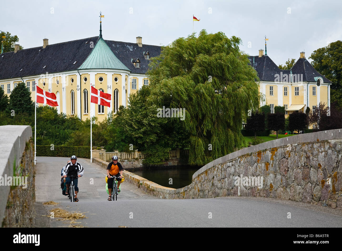 Les cyclistes à Gavnø Château, la Nouvelle-Zélande, le Danemark Banque D'Images